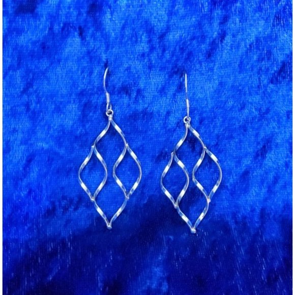unmarked Jewelry - Vintage Twist Wave Design Drop Dangle Silver French Wire Earrings 2.5" L